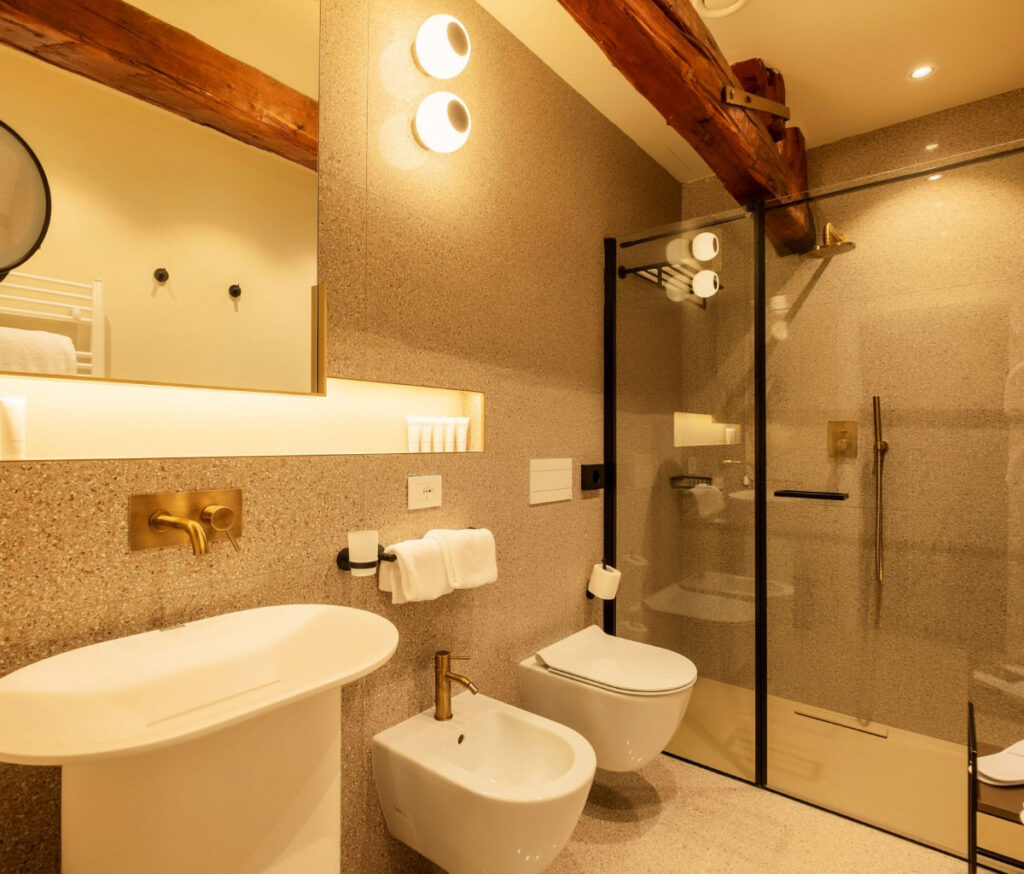 6137-4Classic-Room1 Hotel Villa Soligo | 18th Century Villa Renovation | Matt Black Design